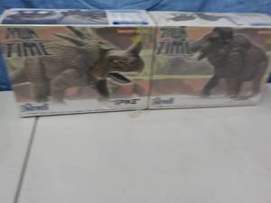 lot 40 image: Set of 2 Revell Dawn of Time Snap T...