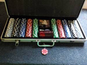 lot 49 image: Professional Poker Chips in a hardc...