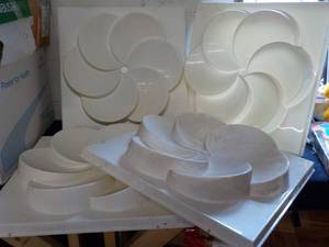 lot 69 image: Plastic Flowers 21 square...