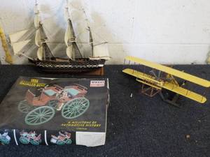 lot 92 image: Model Kits...