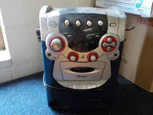 lot 125 image: Memorex karaoke machine as pictured
