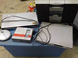 lot 220 image: Electronic Lot...