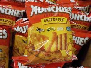 lot 288 image: Case of 64 Bags Munchies Cheese Fix...