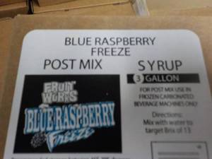 lot 332 image: 3 Gallon Blue Raspberry Freeze Post...