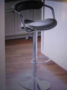 lot 20 image: Arm Style Stool opebn box Retail $9...