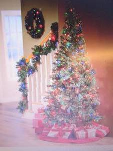 lot 78 image: 3-Piece Prelit Tree, Wreath and Gar...