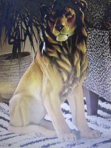 lot 138 image: Loyal Lion Statue open box, sl dama...