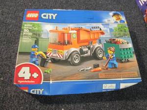 lot 231 image: Lego Garbage Truck Y2...