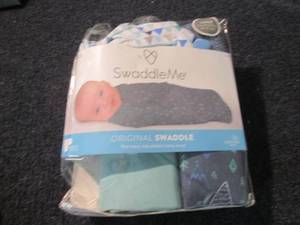 lot 243 image: Pack of 3 Swaddle Me Size 14-18 lbs...