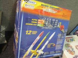 lot 265 image: Estes 12 Pack Rockets...