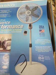 lot 172 image: Lasko 18 inch Pedestal Fan open box...
