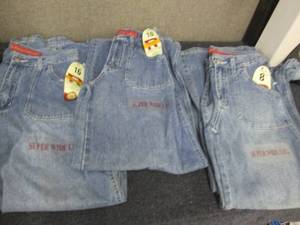 lot 202 image: 4 Pair Assorted Sized Girls Extra W...
