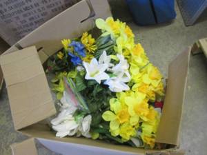 lot 207 image: Box of Assorted Artificial Flowers...
