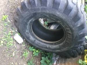 lot 96 image: Loader Tires Titan Loader-Dozer 13 ply 20.5 - 25