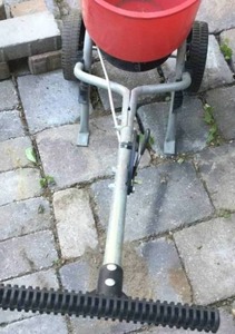 lot 95 image: Earthway ev-n-spred push spreader