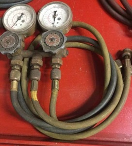 lot 30 image: Robinair recovery hoses and valve manifold