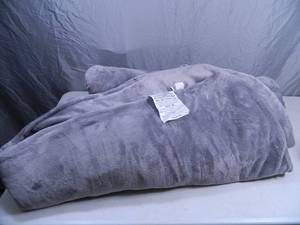 lot 15 image: Full Queen Weighted Blanket
