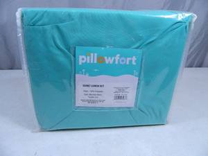 lot 27 image: New Aqua Pinch Pleated Queen Duvet Cover Set