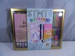 lot 69 image: New Large 850 Pc Craft Set