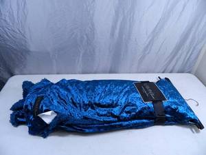 lot 71 image: New Urban Life Crushed Velvet Sherpa Throw