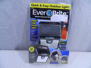 lot 81 image: New Ever Brite Motion Activated Solar Powered Light