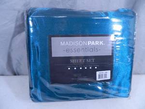 lot 89 image: Madison Park King Sheet Set