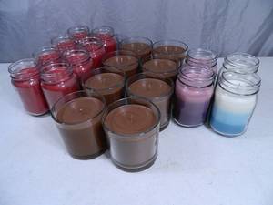 lot 127 image: 20 New Soy Blend Candles