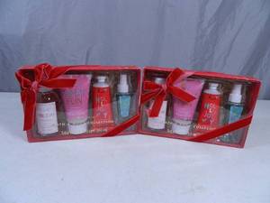 lot 135 image: 2 New Simple Pleasures Bath Sets