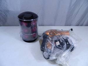 lot 136 image: New Conair Items
