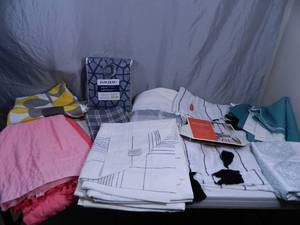 lot 154 image: Large Lot of Assorted Linens