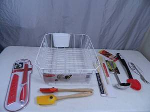 lot 174 image: New Kitchen Items