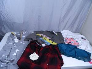 lot 175 image: New Medium Womens Clothing