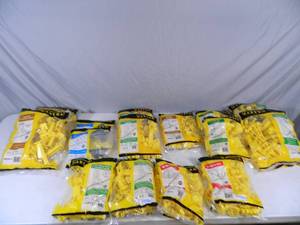 lot 6 image: Large Lot of New Electric Fencing Insulators