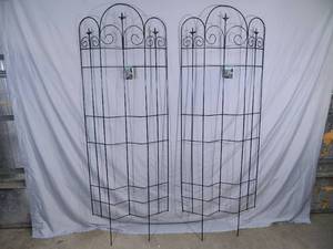 lot 25A image: 2 New Finial Garden Trellis