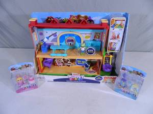 lot 27A image: New Disney Junior Muppet Babies Toys