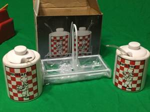 lot 40 image: Condiment Set