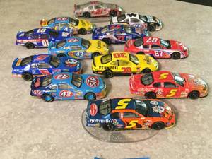 lot 10 image: Vintage Hotwheels  real rubber tires