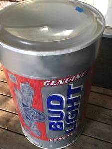 lot 5 image: Bud Light reach in ice cooler