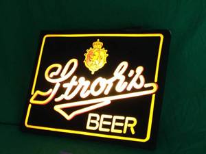lot 3 image: Strohs Beer bar light