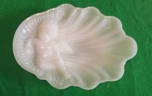 lot 45 image: 3 Pieces glasswear