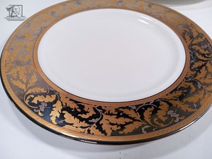 lot 324 image: 16 Piece Lenox China Set