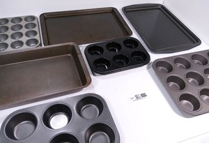 lot 326 image: Baking Set 2 Vintage  Bundt Pans Kitchen Aid Cheesecake Pan and Muffin Tin and More