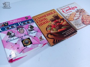 lot 331 image: Vintage Better Homes and Gardens Cookbook Bundle