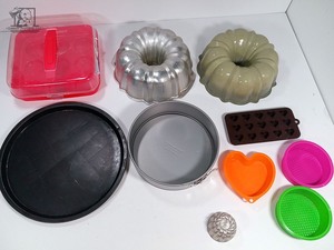 lot 330 image: Baking Bundle
