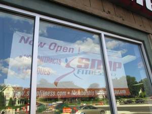 lot 99 image: Snap Fitness Banner Buyer Responsi...