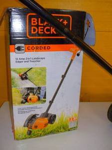 lot 18 image: BLACKDECKER 12-Amp 7.5-in Corded Electric Lawn Edger