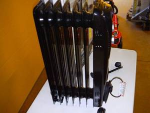 lot 35 image: Mainstays HO-0270B Oil Filled, Electric Radiant Space Heater, Black