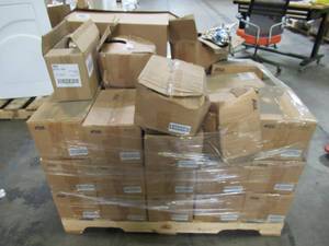 lot 213 image: WHOLESALE MIXED PALLET OF TOW CHAINS