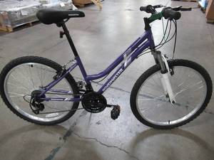 lot 4 image: Roadmaster 24 Girls Roadmaster Granite Peak, Purple Bike, - NEW
