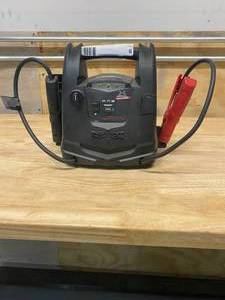 lot 6 image: SCHUMACHER Battery Extender 12-Volt, 750 Amp Battery Jump Starter